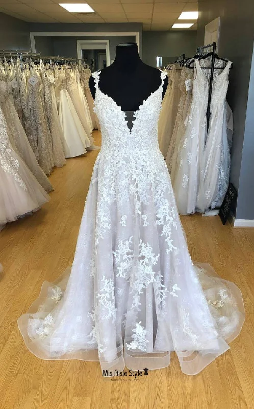 Price Break vintage-inspired dressvintage-inspired dressPlus Size Colorful Lace Wedding Dress