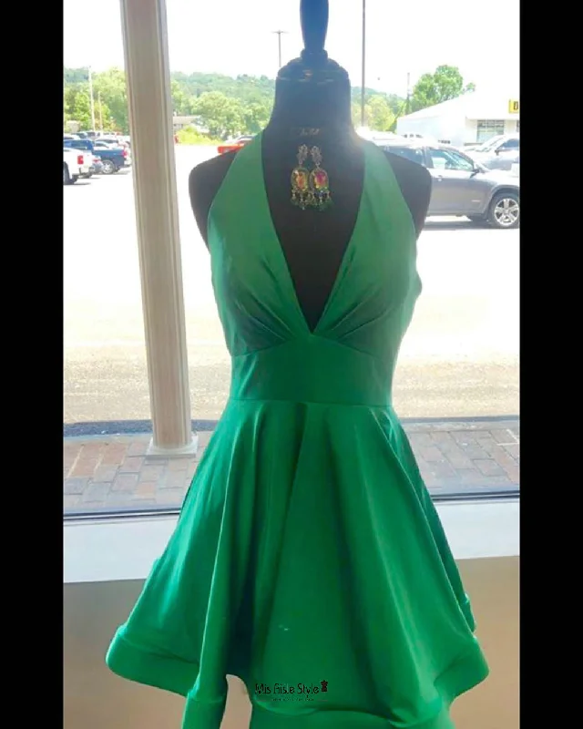 Final Markdown long-sleeve floral dresslong-sleeve floral dressHalter Neckline Green Homecoming Dress