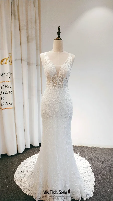 ashionable dressClassic Simple Low V-back Lace Wedding Dress