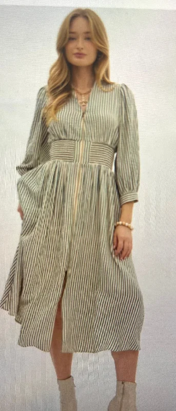 Early Bird Discount classic fit-and-flare dressclassic fit-and-flare dress"Lindsey"